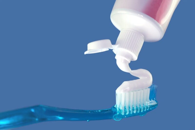 cách vệ sinh tủ bếp gỗ công nghiệp