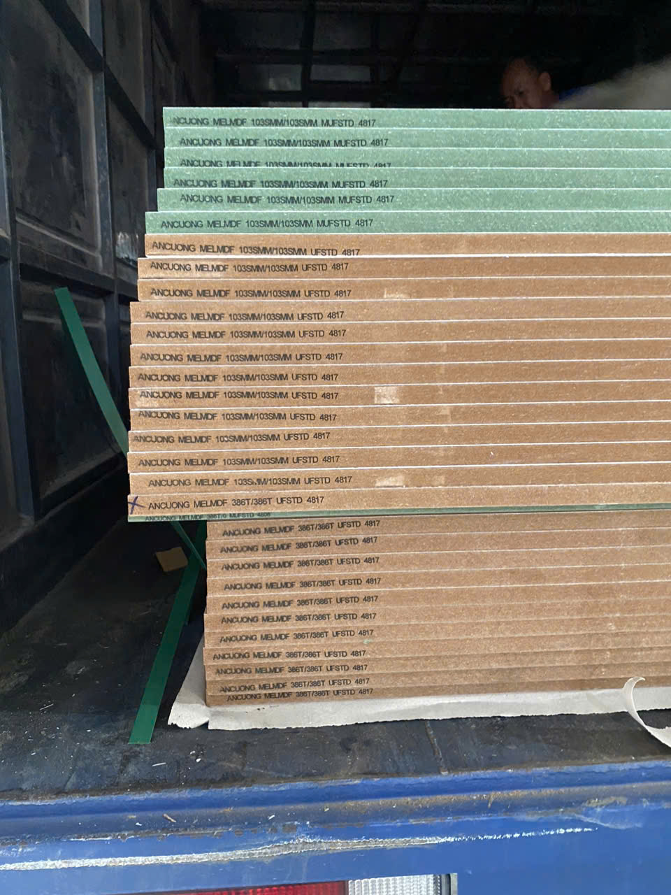 giá tủ bếp acrylic an cường